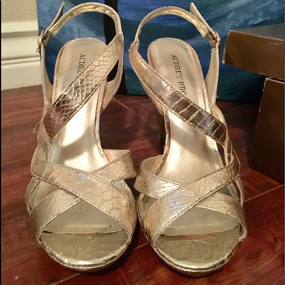 🌻Size 8.5 🌻Audrey Brooke - Jasper Gold heels.